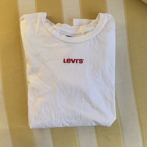 Levi’s white logo tee